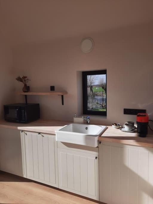 Komo Hill Stays - Guestroom Komo Cosy Kruisem المظهر الخارجي الصورة