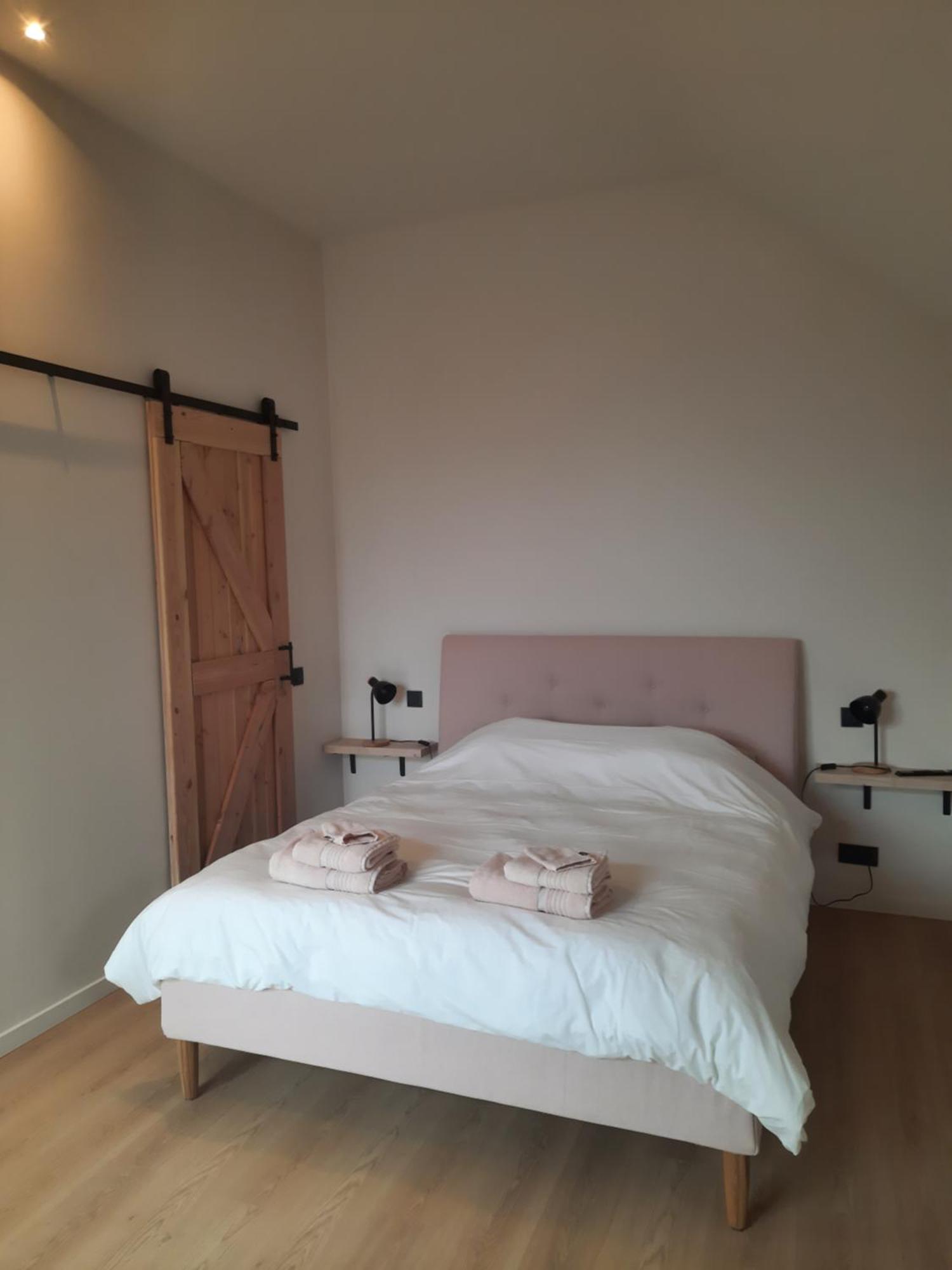 Komo Hill Stays - Guestroom Komo Cosy Kruisem المظهر الخارجي الصورة